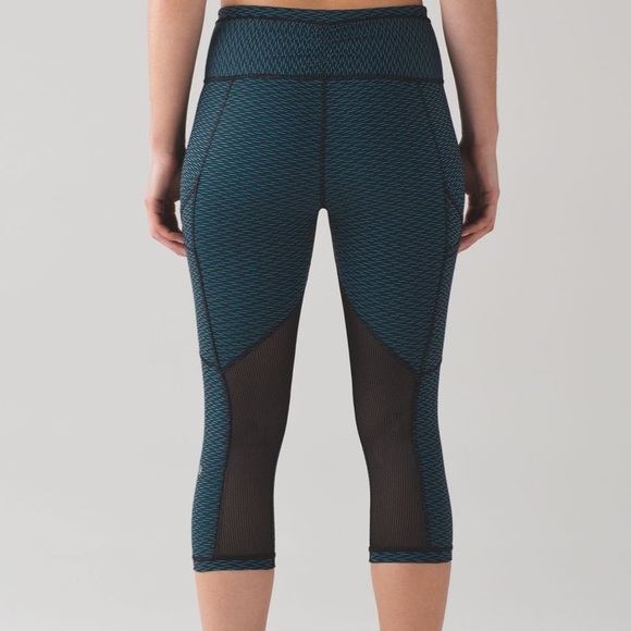 Lululemon Outrun Crop Leggings - Picture 2 of 10